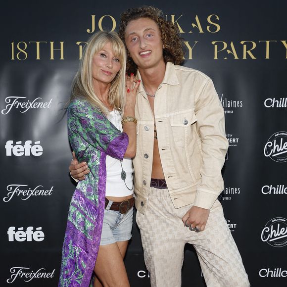 Comme le rappelait le "Parisien", l'avion reste le moyen le plus sûr de voyager 

Exclusif - Joalukas Noah avec sa mère Isabelle Camus lors de la soirée d'anniversaire de Joalukas Noah, fils de Yannick Noah et Isabelle Camus, pour ses 18 ans à Paris le 10 juin 2022.

© Cyril Moreau / Bestimage