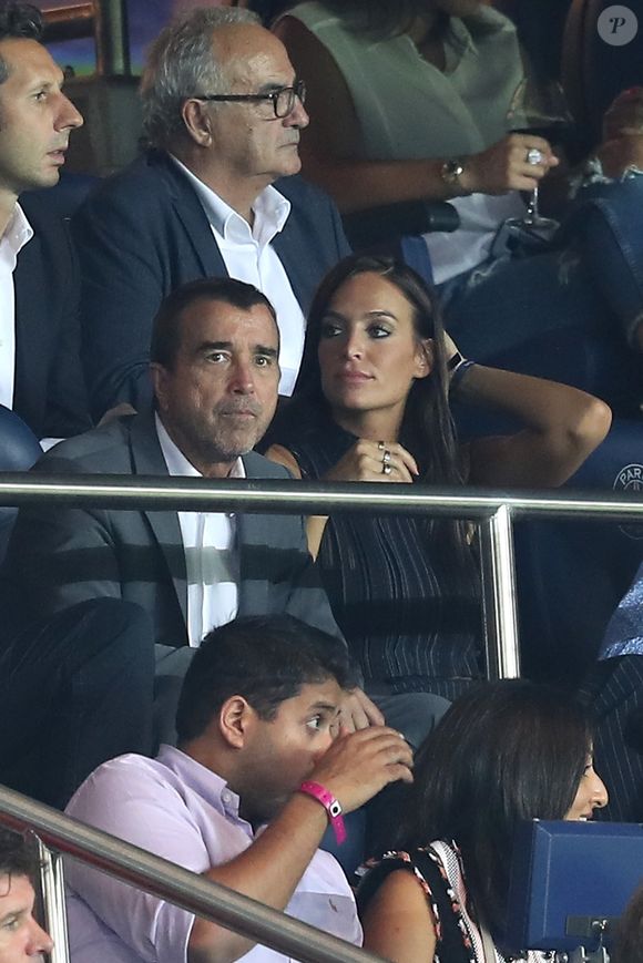 Arnaud Lagardère et sa femme Jade Foret (Lagardère) - People au match de Ligue des champions Psg contre Arsenal au Parc des Princes à Paris le 13 septembre 2016. © Cyril Moreau/Bestimage