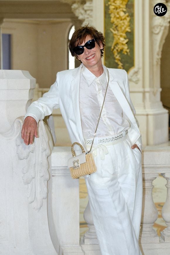 Inès de la Fressange au deuxième défilé Chanel "Collection Haute Couture Automne/Hiver 2026-2027" lors de la Fashion Week de Paris, le 7 juillet 2026

© Pauline Mourey / Bestimage