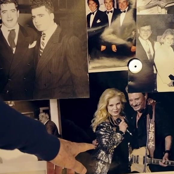 Voici à quoi ressemble la villa blanche de Sylvie Vartan à Los Angeles.