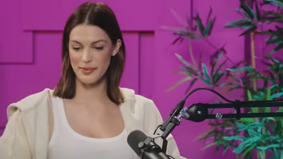 Iris Mittenaere dans l'émission Sip and Gossip de Maghla.