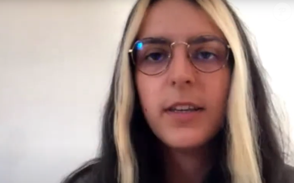 La jeune femme qui porte sur scène un rock énergique a dû néanmoins interrompre sa carrière pour raisons de santé.

Lou Sirkis