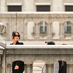 La star américaine Kim Kardashian, avec sa mère Kris Jenner et son avocat Michael Rhodes, est arrivée au procès de la rue tronchet des "Papys braqueurs" au palais de justice de Paris, France, le 13 mai 2025. La star américaine doit décrire cette nuit qui l’a «traumatisée», selon ses mots, 9 hommes et 1 femme sont jugés, soupconnés d'avoir participé au casse du siècle, en dérobant à la star 9 millions d'euros de bijoux dans la nuit du 2 au 3 octobre 2016. © Bestimage