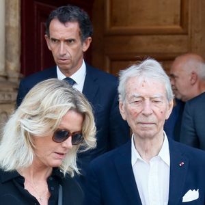 Jean-Claude Narcy et sa compagne Alice Bertheaume - Sorties des obsèques de Philippe Labro dans l'église de Saint-Germain-des-Prés à Paris le 13 juin 2025. © Dominique Jacovides - Christophe Clovis / Bestimage