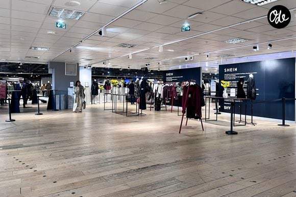 Photo des rayons vides au BHV Marais (Bazar de l'Hôtel de Ville) à Paris. Le 20 novembre 2025
Suite à l'arrivée du géant chinois Shein au 6e étage du Bazar de l'Hôtel de Ville, de nombreuses marques ont décidé de quitter ce grand magasin parisien. À tous les étages du magasin, les allées se désertifient et les rayonnages sont tristement vides.
© Céline Bonnarde / Bestimage