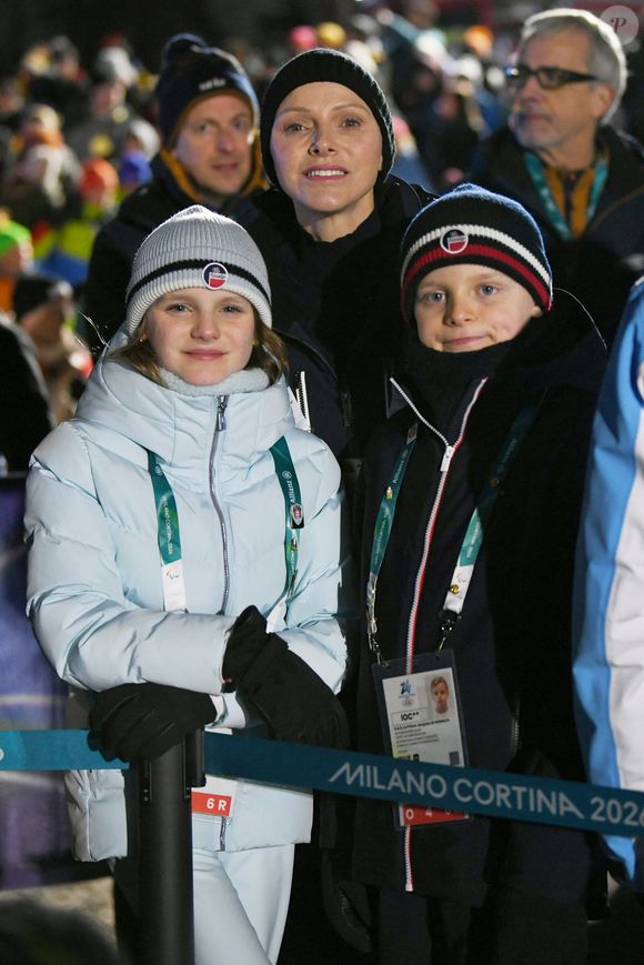 Le prince Albert et la princesse Charlène de Monaco et leurs enfants, le prince Jacques de Monaco et la princesse Gabriella de Monaco assistent à la remise des prix de l'équipe mixte de skeleton lors des jeux olympiques d'hiver de Milan-Cortina 2026 le 15 février
Zuma Press/Bestimage