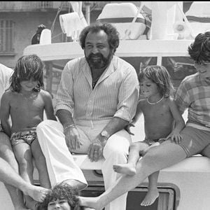 Archives - Richard Anthony, Sabine et les enfants à Saint-Tropez en 1982  DANIEL ANGELI / BESTIMAGE