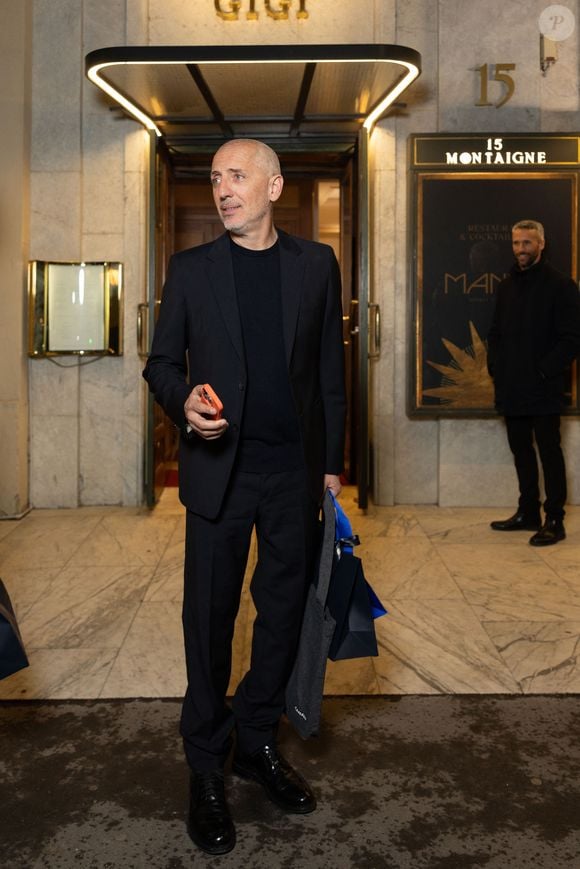 Les gérants du restaurant ont même partagé leur bonheur d'avoir servi le comédien et ses deux amis "excessivement sympas" lors d'un déjeuner convivial.

Exclusif - Gad Elmaleh - Les célébrités arrivent au dîner du Cinéma du Madame Figaro au restaurant "Gigi" à Paris le 31 mars 2026. 

© Julien Sarkissian/Bestimage