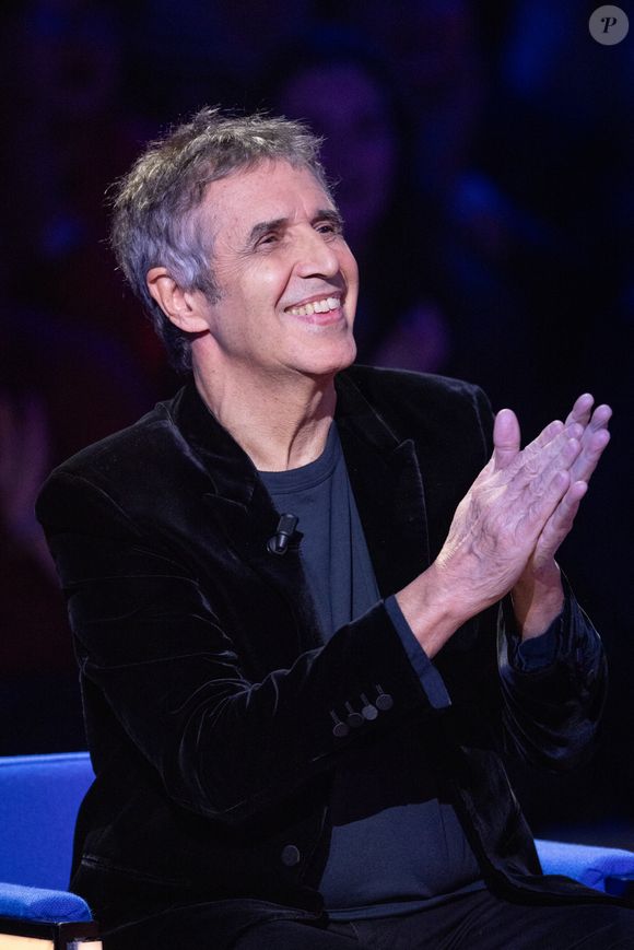 Exclusif - Julien Clerc lors de l'enregistrement de l'émission "La Boîte à secrets", présentée par F.Bollaert et diffusée le 2 janvier 2026 sur France 3, dans les studios du Lendit à Saint-Denis, France, le 1er décembre 2025. © Cyril Moreau/Bestimage