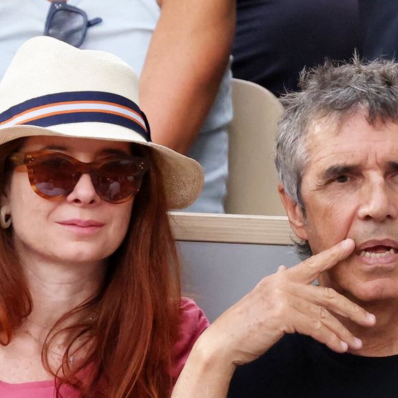 Julien Clerc avec sa femme Hélène Grémillon en tribune (jour 14) lors des Internationaux de France de Tennis de Roland Garros 2022 à Paris, France, le 4 juin 2022. © Dominique Jacovides/Bestimage