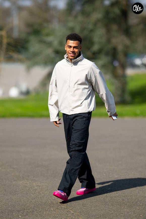 Désiré Doué - Les joueurs de l'équipe de France de football arrivent au Centre national de football de Clairefontaine-en-Yveline, France, le 23 mars 2026.  © Pierre Perusseau/Bestimage
