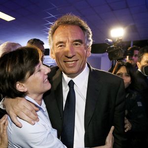 Président du Parti du Centre (MoDem) et candidat à la mairie de Pau, François Bayrou célèbre avec sa femme Elisabeth après avoir remporté le vote à l'issue du second tour des élections municipales françaises, à Pau, dans le sud-ouest de la France, le 30 mars 2014. Photo by Patrick Bernard/ABACAPRESS.COM