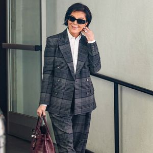 Exclusif - Kris Jenner avec son sac Hermès Birkin version crocodile à Beverly Hills.
© Bestimage