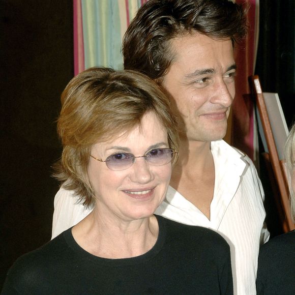Les acteurs français Miou Miou et Richaud Valls, membres de l'équipe du film 'Avril' de Gerald Hustache Mathieu posent avant de recevoir le prix Lucien Barrière au Fouquet's à Paris le 31 mai 2006. Photo Giancarlo Gorassini/ABACAPRESS.COM