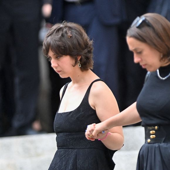 Ninon Ardisson et Manon Ardisson assistant aux funérailles de Thierry Ardisson à l'église Saint Roch à Paris, France, le 17 juillet 2025. Photo par Franck Castel/ABACAPRESS.COM