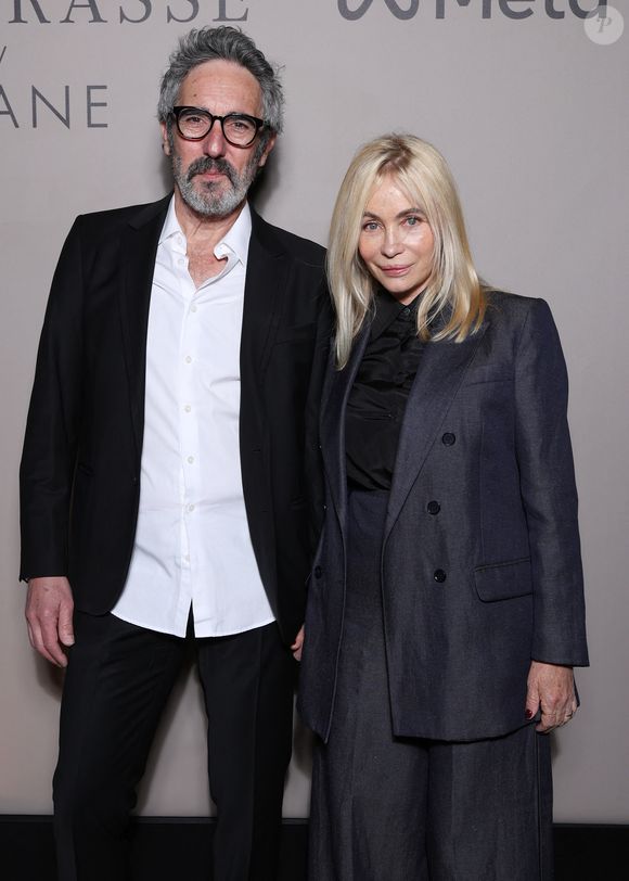 Il était particulièrement attentionné avec l’actrice pendant la prestation de Véronique Sanson, venue interpréter plusieurs titres pour l’événement

Exclusif - Emmanuelle Béart et Frederic Chaudier lors de la soirée anniversaire des 25 ans de la Terrasse de Albane pendant le 79ème Festival International du Film de Cannes, France, le 15 mai 2026. © Denis Guignebourg/Bestimage