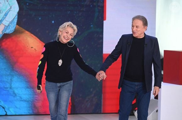 Exclusif - Lio et Michel Drucker - Enregistrement de l'émission Vivement dimanche au studio Rive gauche , presentée par Michel Drucker . Diffusion sur France 3 le 30 novembre 2025. © Guillaume Gaffiot / Bestimage