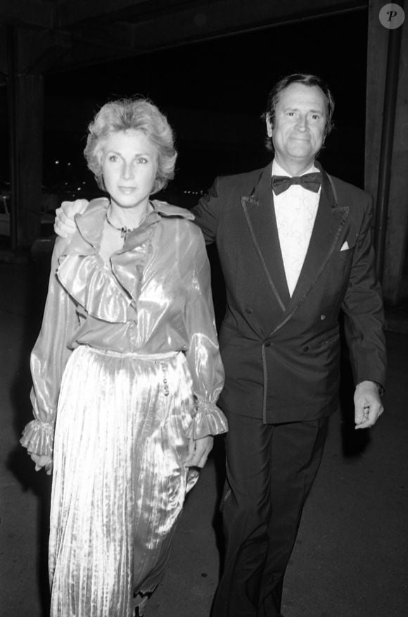 Elle était notamment connue pour être l'épouse de Georges Descrières.

Archives - Geneviève Brunet et Georges Descrières lors d'une soirée Julio Iglesias au palais des Congrès à Paris, le 22 septembre 1981.

Photo : Jean-Claude Woestelandt / Bestimage