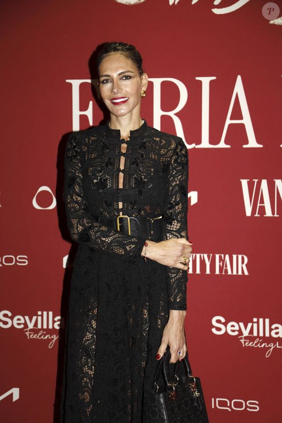 Sur le tapis rouge de "Vanity Fair", Adrian Abascal portait une longue robe noire recouverte de dentelle. 

Adriana Abascal au photocall de Vanity Fair, à Séville, le 5 mai 2025.

Photo : Cordon / Bestimage