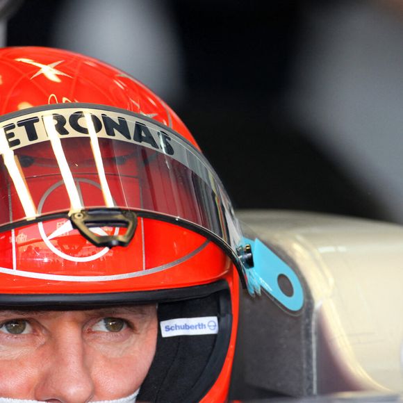 Le pilote allemand de Formule 1 Michael Schumacher de Mercedes GP lors de la première séance d'entraînement sur le circuit international de Bahreïn à Sakhir, Bahreïn, le 12 mars 2010. Photo by Jens Buettner/DPA/Cameleon/ABACAPRESS.COM