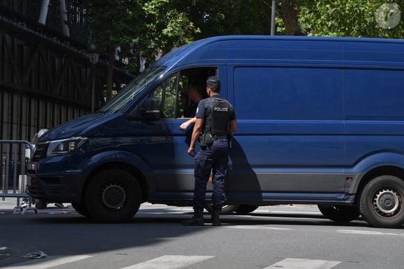 Ils visaient principalement des célébrités ou des chefs d'entreprise

Illustration du périmetre gris (SILT) pour les Jeux Olympiques de Paris 2024 entré en vigueur dans la capitale, ou des barrages filtrants ont été dressés aux abords des quais de Seine, à Paris, France, le 18 juillet 2024. Un premier jour de filtrage diversement apprécié par les Parisiens. © Lionel Urman/Panoramic/Bestimage