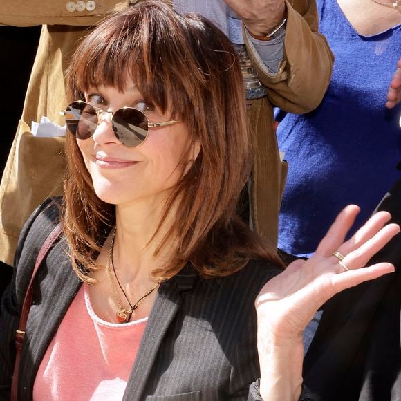 Sophie Marceau a particulièrement marqué l’événement par sa présence lumineuse.

Sophie Marceau lors du 5ème festival du Livre de Paris au Grand Palais à Paris, France, le 18 avril 2026. Les 17, 18 et 19 avril 2026, le Festival du livre de Paris célébrera les livres et la lecture, sous toutes ses formes, pour tous les publics. © Cédric Perrin/BestImage