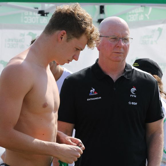“À présent, la natation lui permet de gagner de l’argent. Beaucoup d’argent”, lâche l’entraîneur américain

Léon Marchand et son entraîneur Bob Bowman - 4ème journée des Championnats de France 2023 de natation à Rennes le 14 juin 2023.

© Mickael Chavet/ZUMA Press Wire / Bestimage