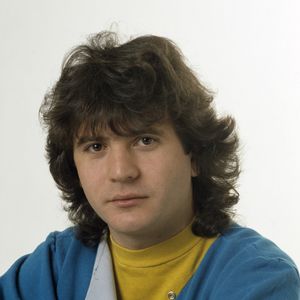 En France, à Paris, portrait studio de Daniel Balavoine en juillet 1982.