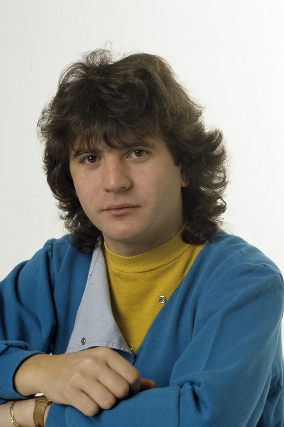 En France, à Paris, portrait studio de Daniel Balavoine en juillet 1982.