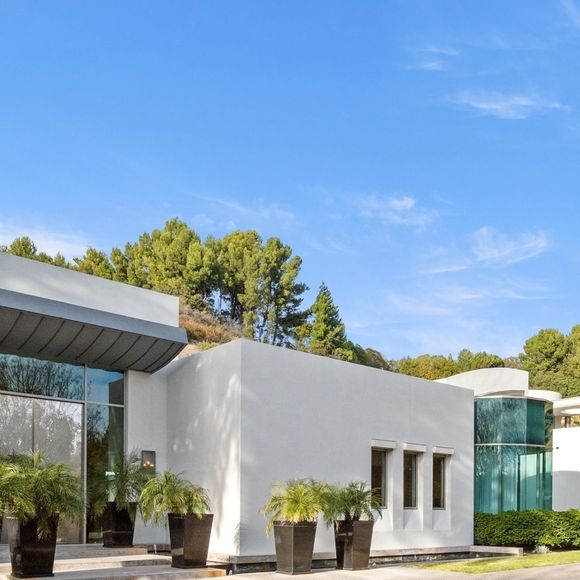 Exclusif - La nouvelle villa de Kanye West à Beverly Hills. Kanye a finalisé l'achat hors marché pour 35 millions de dollars. La propriété de style méditerranéen comprend environ 1900 m2 d'espace habitable, des jardins privés et des vues panoramiques sur la ville. Los Angeles, le 15 décembre 2024.