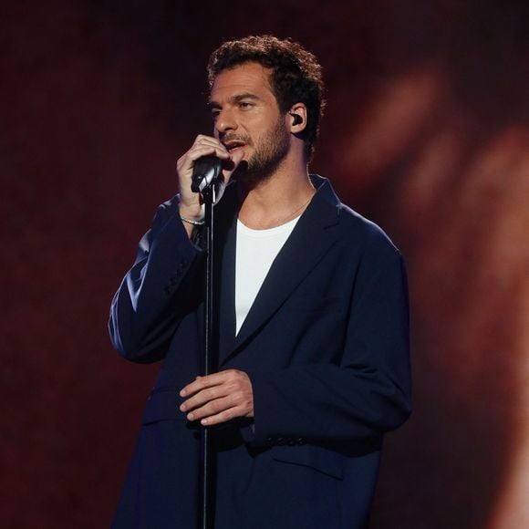 Son guitariste a été malade et n'a pas pu performer ce mercredi 17 décembre 2025.

Amir Haddad - Enregistrement de l'émission "Eternel Aznavour, le concert événement", diffusée le 18 octobre sur France 3
© Christophe Clovis-Cyril Moreau / Bestimage