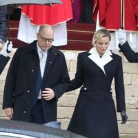 Son ancien château du Calvados est dans un piteux état, Albert de Monaco va le voir de ses propres yeux avec Charlene et leurs enfants