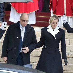 Le prince Albert de Monaco possède beaucoup de biens et son patrimoine dans le monde est grand. 

Le prince Albert II de Monaco et la princesse Charlene assistent à la messe pontificale dans le cadre de la célébration de la Sainte Devote, sainte patronne de Monaco, à Monaco © Cyril Dodergny/Nice Matin/Bestimage