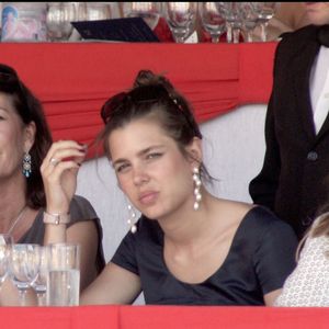 Monaco, le 27/06/08. Port Hercule.
La Princesse Caroline de Hanovre , présidente d'honneur du Jumping International de Monte Carlo, est toujours présente lors de ce rendez vous vous équestre en Principaute. Cette année, c'est avec ses deux filles, Charlotte et Alexandra, qu'elle assiste aux performances des cavaliers. JUNIOR / BESTIMAGE