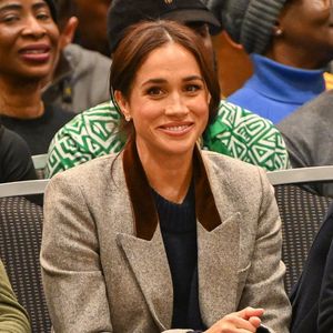 Cette prise de parole n'ayant pas suffi à apaiser les tensions, Meghan Markle a pris une initiation surprenante.

Meghan Markle pendant les Jeux Invictus de Vancouver Whistler, 9 février 2025.

Photo : Backgrid UK/ Bestimage