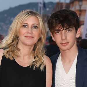 Amanda Sthers fait une confidence qui va parler à de nombreux parents.

Amanda Sthers et Léon Hesby sur le tapis rouge du prix du court métrage lors du 37ème festival du film de Cabourg.

Photo : Coadic Guirec / Bestimage