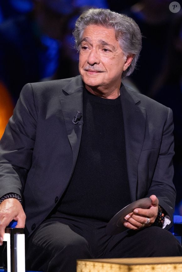 Exclusif - Frédéric François lors de l'enregistrement de l'émission "La Boîte à secrets", présentée par F.Bollaert et diffusée le 16 janvier 2026 sur France 3, dans les studios du Lendit à Saint-Denis, France, le 16 décembre 2025. © Cyril Moreau/Bestimage