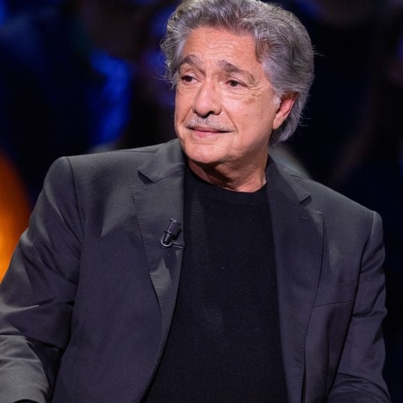 Exclusif - Frédéric François lors de l'enregistrement de l'émission "La Boîte à secrets", présentée par F.Bollaert et diffusée le 16 janvier 2026 sur France 3, dans les studios du Lendit à Saint-Denis, France, le 16 décembre 2025. © Cyril Moreau/Bestimage