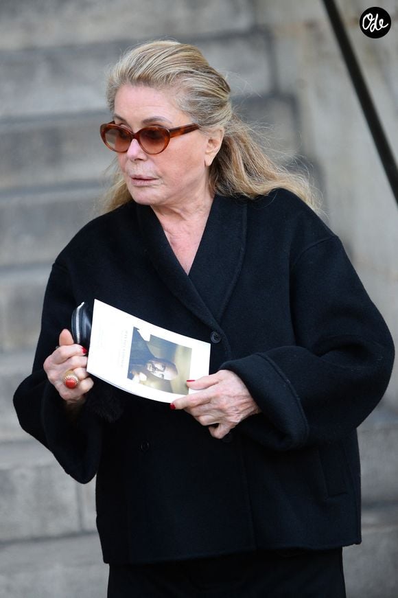 Catherine Deneuve - Personnalités aux obsèques de Jean-Paul Rappeneau en l’église Saint-Sulpice à Paris le 10 septembre 2026 ©Agence/Bestimage
