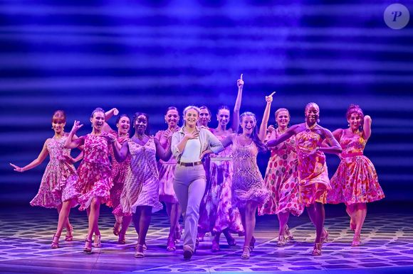 Ce spectacle célébrant l'amour, la famille et l'amitié, transforme La Seine Musicale en une île grecque le temps de son escale française.

Visuel de la comédie musicale "Mamma Mia!" de retour à La Seine musicale