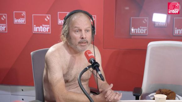 Philippe Katerine s’est mis tout nu pour sa première chronique sur France Inter le 29 août 2024.

© France Inter via Bestimage