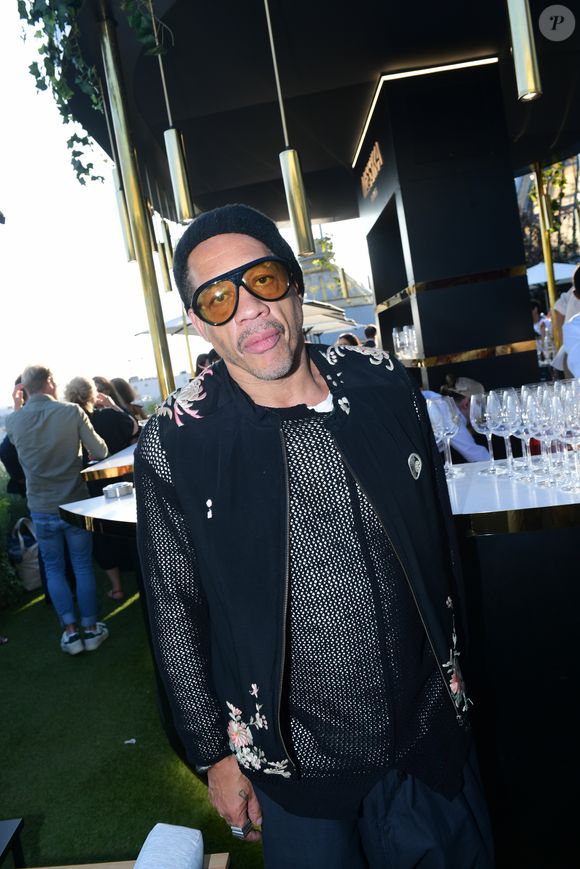 Carnival Sun Juice multiplie les collaborations gastronomiques et culturelles pour enrichir l’expérience autour du produit.

JoeyStarr à la soirée d'inauguration du premier café Messika au rooftop 7ème étaage du Printemps Haussmann à Paris, France, le 2 juin 2023. © Rachid Bellak/Bestimage