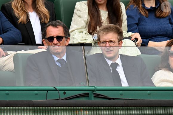 Alexandre Bompard, le PDG de Carrefour, et son directeur de cabinet, Alexandre Chertok durant la finale de la 118e édition du Rolex Monte-Carlo Masters, au Monte-Carlo Country Club à Roquebrune Cap Martin, le 13 avril 2025. © Bruno Bebert/Bestimage