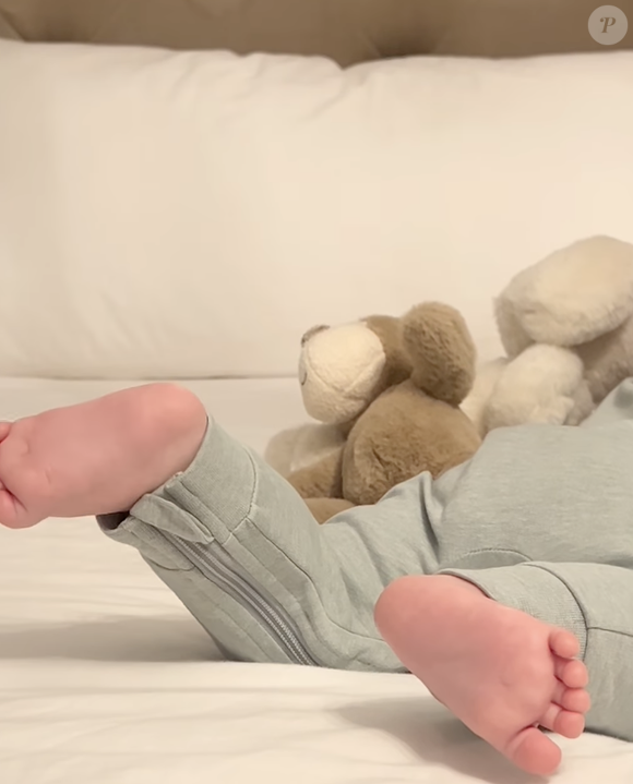 "Mais te voilà maintenant, rayonnant de bonheur", a-t-elle conclu, comblée de joie par son bébé.

Publication de Melody Gardot le 10 mai 2026