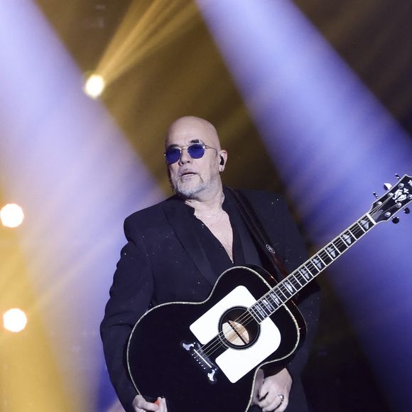 Malgré les difficultés, il souhaite continuer à donner le maximum à son public.

Pascal Obispo, lors de l'enregistrement de l'émission "La fête de la chanson française - 20 ans d'émotions" présentée par L.Thilleman et A.Manoukian, et diffusée le 17 avril sur France 3 à Paris, France, le 9 décembre 2025. © Jack Tribeca/Bestimage