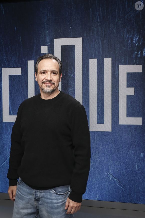 Exclusif -  Alexandre Astier sur le plateau de  Clique présenté par M.Achour, et diffusé sur Canal + le  21 octobre 2025, Paris, France, le 14 octobre 2025. © Jack Tribeca / Bestimage