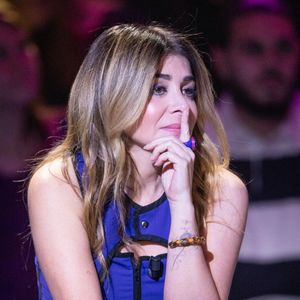 Exclusif - Julie Zenatti lors de l'enregistrement de l'émission "La Boîte à secrets", présentée par F.Bollaert et diffusée le 2 janvier 2026 sur France 3, dans les studios du Lendit à Saint-Denis, France, le 1er décembre 2025. © Cyril Moreau/Bestimage