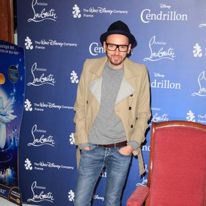 Mais qui semble tout aussi essentiel à son équilibre personnel.
Christophe Wilem lors de la soirée « Cendrillon » au cinéma Rex à Paris, en France, le 25 septembre 2012. Photo : ABACAPRESS.COM
