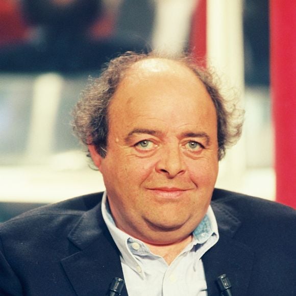 Jacques Villeret est mort à 53 ans, foudroyé par une hémorragie interne, dans la Normandie qu'il aimait tant, le 28 janvier 2005, alors qu'il était au sommet de son art.

Jacques Villeret, invité de l'émission "Vivement dimanche", le 1er octobre 2000. JLPPA / Bestimage