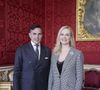 Elle a été prénommée Élisabeth Victoire Jeanne Marie, comme dévoilé dans un communiqué officiel.

La Princesse Naomi d'Orléans et le prince Charles Philippe d'Orléans lors de la remise du Prix Hugues Capet, au Musée des Archives Nationales, à Paris, le 1er avril 2025. 

Jack Tribeca / Bestimage